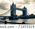 London Bridge 71855929