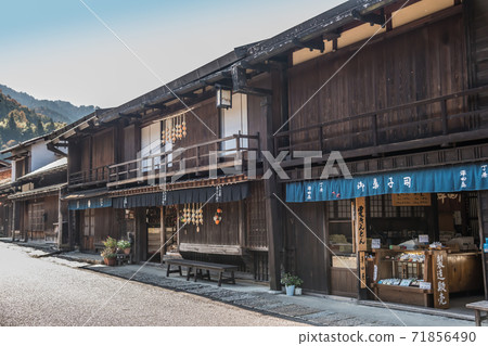 [深秋在復古的驛馬鹿兒宿附近散步] 71856490