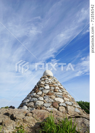 石塔和天空 71856542