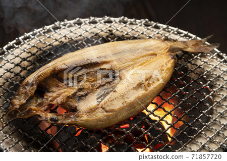 用七個輪子烤和吃乾的食物 用七個輪子烤和吃乾的食物 71857720