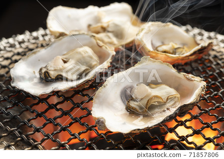 With grilled oyster shell 71857806