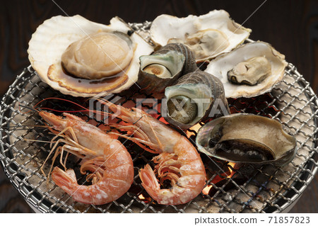 Hamayaki (shrimp, turban shell, scallop, abalone, oyster) Shichirin charcoal grill Hamayaki (shrimp, turban shell, scallop, abalone, oyster) Shichirin charcoal grill 71857823