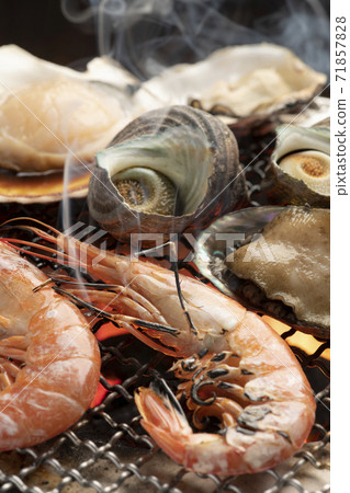 Hamayaki (shrimp, turban shell, scallop, abalone, oyster) Shichirin charcoal grill 71857828