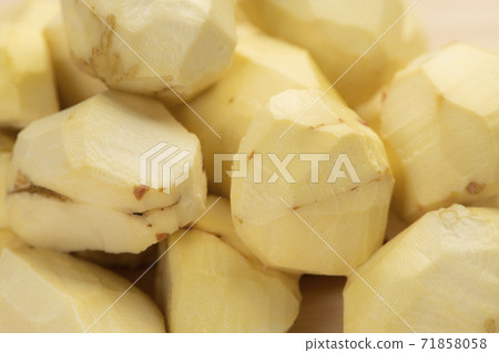 去皮的栗子去皮的栗子 71858058
