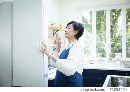 廚房裡的女人 廚房裡的女人 71858404