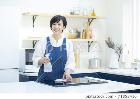 廚房裡的女人 71858416