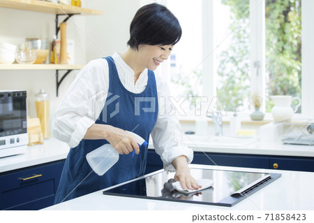 廚房裡的女人 廚房裡的女人 71858423