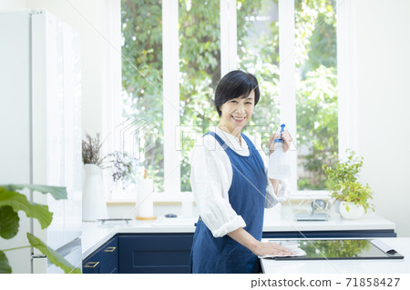 廚房裡的女人 廚房裡的女人 71858427