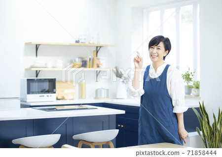 Woman in the kitchen 71858444