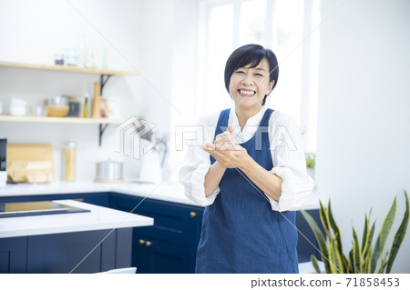 Woman in the kitchen 71858453