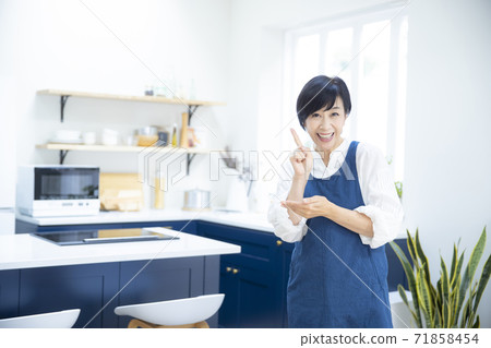 Woman in the kitchen 71858454