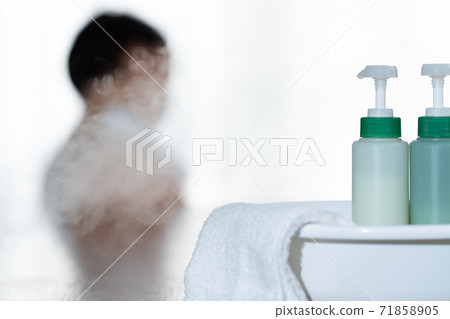 女性沐浴場景（模糊） 71858905