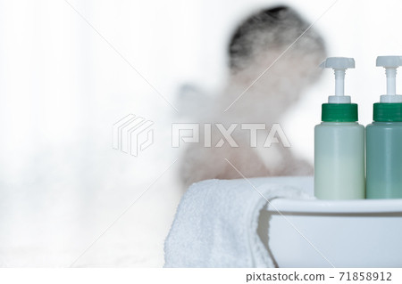 女性沐浴場景(模糊) 女性沐浴場景(模糊) 71858912