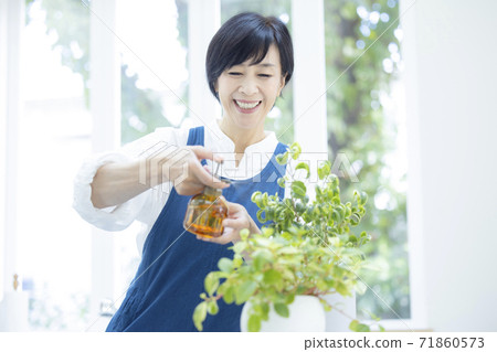 Woman in the kitchen Woman in the kitchen 71860573