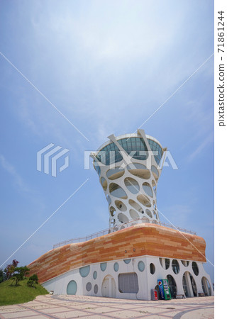 Birdland Lookout 71861244