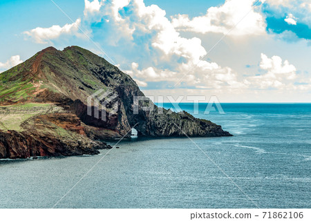 View of rocky cliffs clear water of Atlantic Ocean at Ponta de Sao Lourenco, the island of Madeira, Portugal 71862106