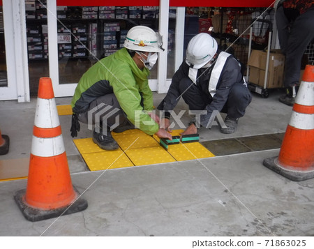 Replace the guiding block of the shopping mall 71863025