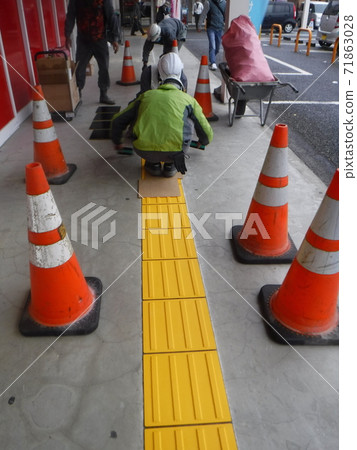 Replace the guiding block of the shopping mall 71863028
