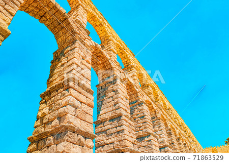 Aqueduct of Segovia (or more precisely, the aqueduct bridge) is 71863529
