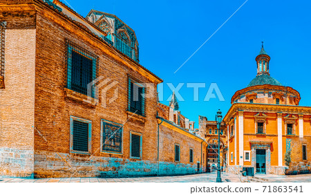 Valencia, Square of the Virgin Saint Mary and Basilica of the Mo Valencia, Square of the Virgin Saint Mary and Basilica of the Mo 71863541