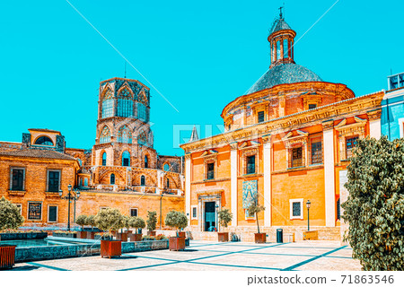 Valencia, Square of the Virgin Saint Mary and Basilica of the Mo Valencia, Square of the Virgin Saint Mary and Basilica of the Mo 71863546