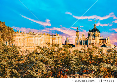 Panorama view on Royal Palace (Palacio Real) in the capital of S Panorama view on Royal Palace (Palacio Real) in the capital of S 71863554