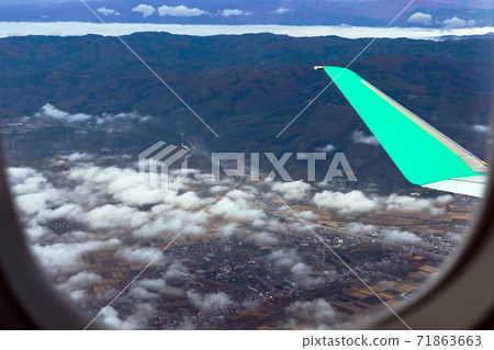 Autumn Yamagata basin and winglets from the window of an airplane 71863663