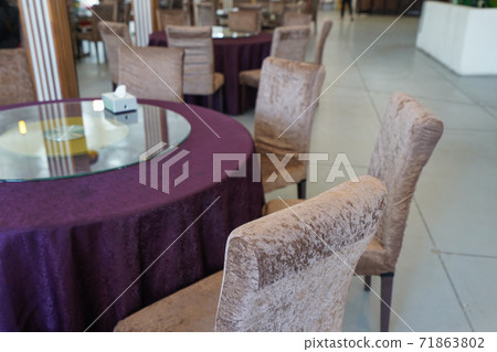 Round table for parties 71863802