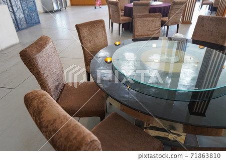 Round table for parties 71863810