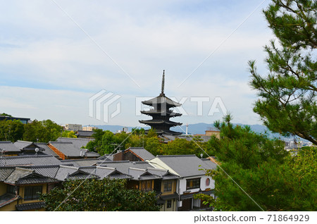 View from "Ishin no Michi" Yasaka Tower 71864929