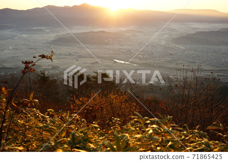 Dawn of the Tono Basin 71865425