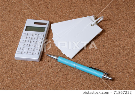 Stationery, pens, calculators, stationery, memos, ballpoint pens, office supplies, calculations, office work, paper, writing utensils, calculators 71867232
