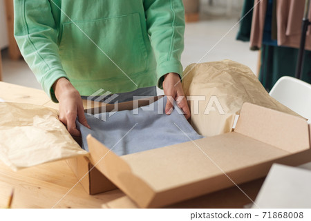 Parcel for delivery 71868008