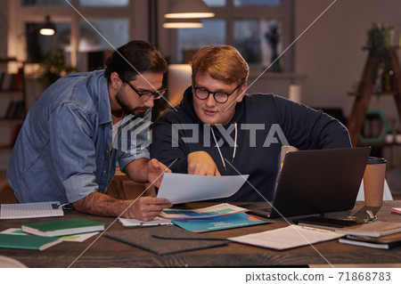 Business people working at office 71868783