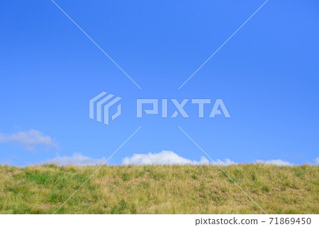 Prairie and sky 71869450