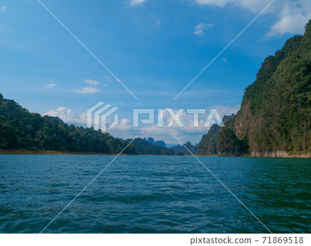 Clear Chao Lan Lake (Khao Sok National Park, Surat Thani Province, Kingdom of Thailand) 71869518