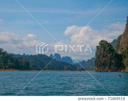 Clear Chao Lan Lake (Khao Sok National Park, Surat Thani Province, Kingdom of Thailand) 71869519