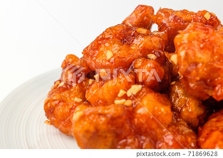 Deep-fried chicken 71869628