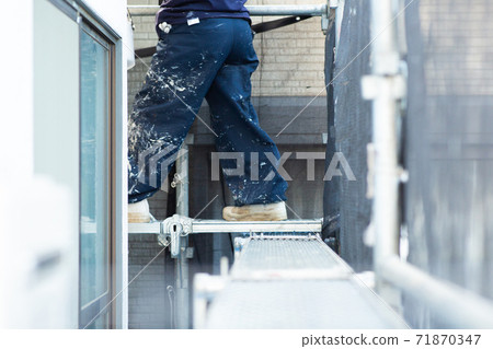 A paint shop that paints the exterior walls of a house A paint shop that paints the exterior walls of a house 71870347