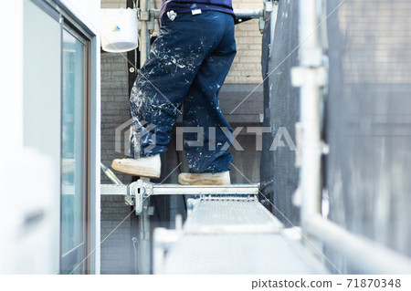 A paint shop that paints the exterior walls of a house A paint shop that paints the exterior walls of a house 71870348