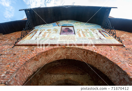 Ancient Orthodox icon on the Pyatnitskaya Tower 71870412