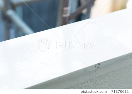 A paint shop that paints the exterior walls of a house 71870611