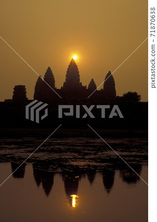 CAMBODIA SIEM REAP ANGKOR WAT TEMPLE 71870638