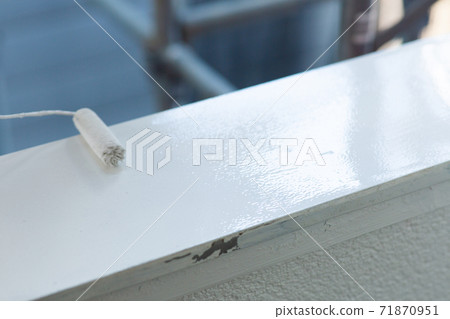 A paint shop that paints the exterior walls of a house 71870951