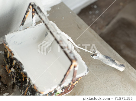 Paint on the exterior walls of the house 71871195