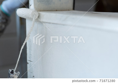 A paint shop that paints the exterior walls of a house A paint shop that paints the exterior walls of a house 71871280