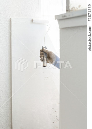 A paint shop that paints the exterior walls of a house A paint shop that paints the exterior walls of a house 71871289