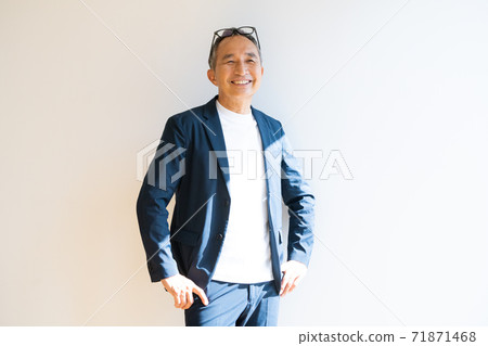 Senior men with a smile Senior men with a smile 71871468