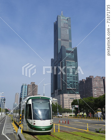 Taiwan Kaohsiung 85 Building and Kaohsiung LRT / 85 Sky Tower and Kaohsiung LRT 71871735