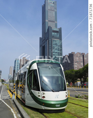 Taiwan Kaohsiung 85 Building and Kaohsiung LRT / 85 Sky Tower and Kaohsiung LRT 71871736